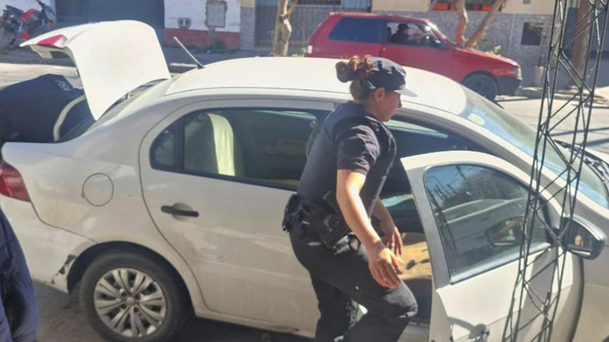 El rem&iacute;s Volkswagen Voyage que usaba el principal imputado para trasladar a las v&iacute;ctimas. Foto: Polic&iacute;a de Seguridad Aeroportuaria