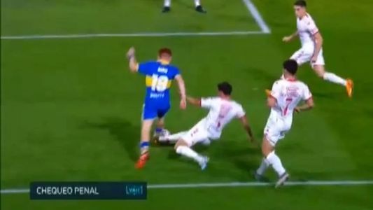 Polémica en Boca - Huracán: ¿era penal de Hezze a Barco?