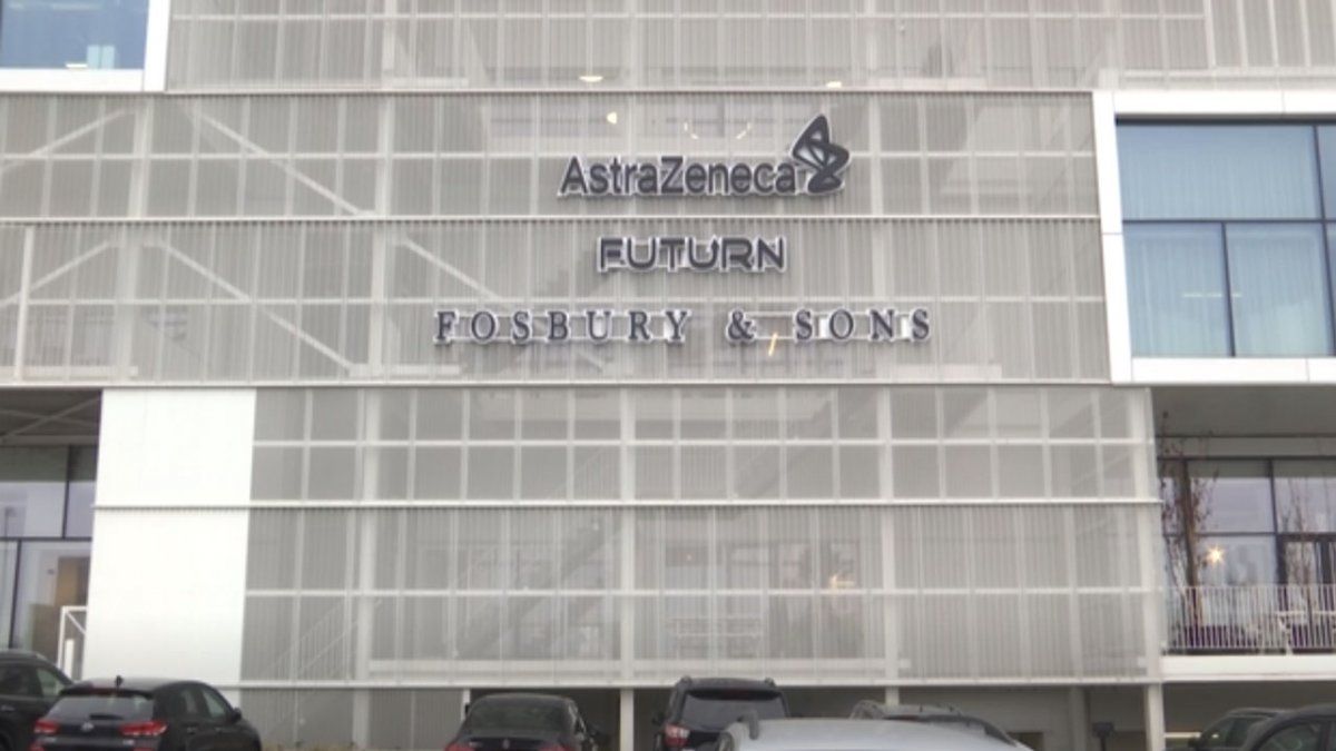 Europa aprueba la vacuna de AstraZeneca e incluye a los mayores de 65 años