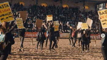 La Rural: activistas veganos protestaron durante un concurso de caballos