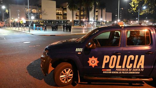 A horas del juicio contra Los Monos, atacaron a balazos el Centro de Justicia Penal de Rosario