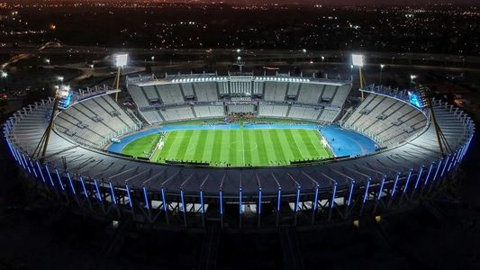 El preocupante estado del campo de juego en el que se jugaría el Superclásico