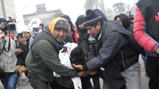 Graves incidentes en Jujuy: fotos de autos incendiados, balas de goma y lluvia de piedras