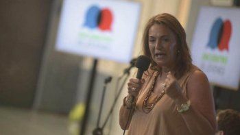 Aborto: la diputada que proponía extraer el feto y colocarlo a incubar puso un freno y ahora consulta a especialistas