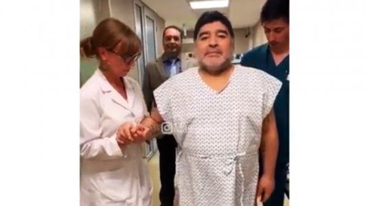 El video de Diego Maradona tras la operación de rodilla: Volví a caminar como cuando tenía 15 años