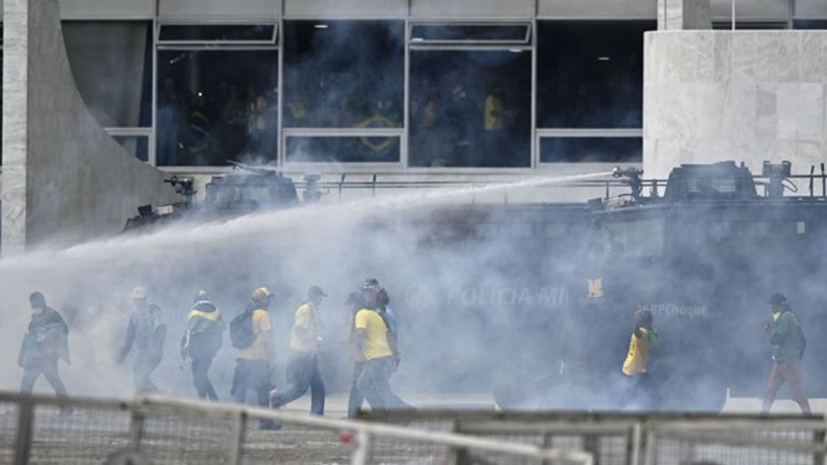La Policía recupera el control del Congreso