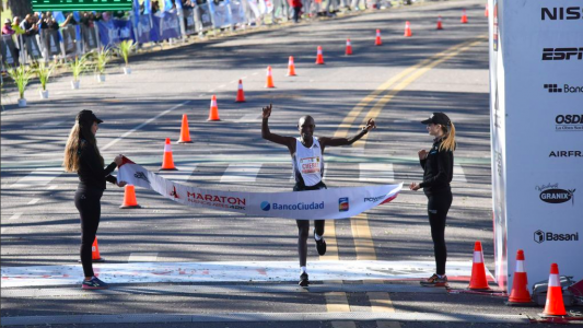 Maratón de Buenos Aires: el keniata Evans Kiplagat Chebet ganó con tiempo récord