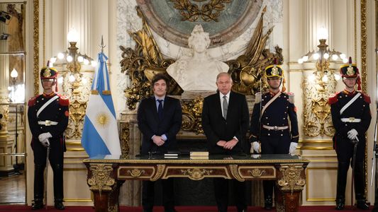 Javier Milei le tomó juramento al nuevo canciller Gerardo Werthein y se esperan fuertes recortes en el cuerpo diplomático