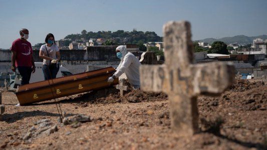 Ante cifras que considera fantasiosas, el gobierno brasileño quiere recontar los muertos por coronavirus