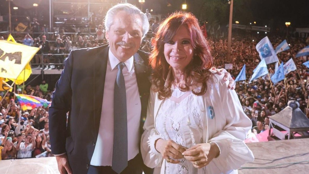 Alberto Fernández y Cristina Kirchner el 10 de diciembre en Plaza de Mayo. (Foto. Presidencia)