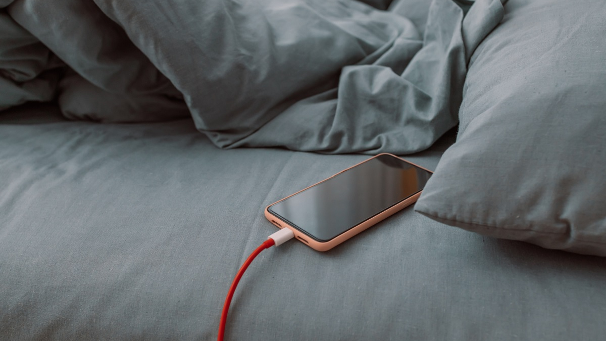 Los celulares acumulan bacterias peligrosas como la Pseudomonas aeruginosa, que puede causar infecciones graves. Foto: Internet.