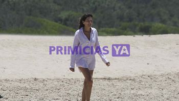 Andrea Frigerio en Punta del Este con su hija Josefina: Sol, playa y poco mar