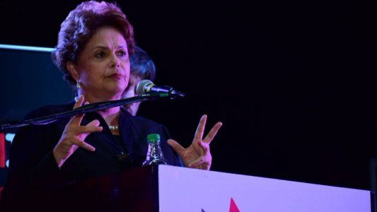 Dilma en la Feria del Libro: Libre o en prisión, Lula será el próximo presidente de Brasil
