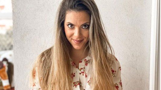 La versión más sexy de Belu Lucius: en la cama con terrible escote