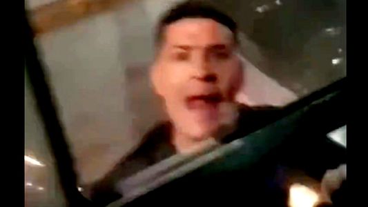 Locura al volante: discutieron con un colectivero, le cruzaron la camioneta y lo atacaron entre cuatro