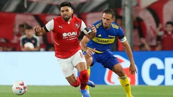 Romero e Izquierdoz luchan en Independiente-Boca. Romero e Izquierdoz luchan en Independiente-Boca.