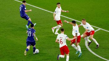 Una por una, todas las situaciones de gol para Argentina y las increíbles atajadas del arquero polaco