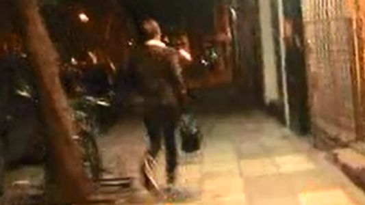Nunca visto: el abogado de Gisela Bernal salió corriendo cuando vio a un periodista