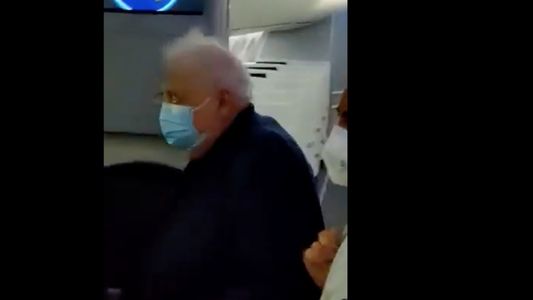 Ginés González García volvió a la Argentina y fue increpado por pasajeros