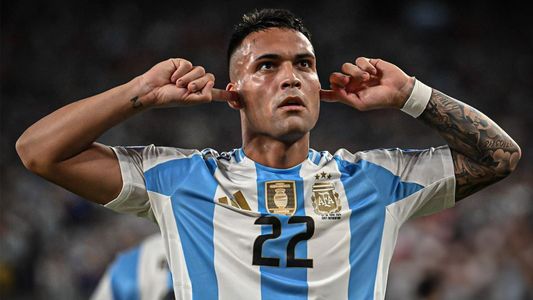El emotivo gesto de Lautaro Martínez con Lionel Messi tras el gol a Perú