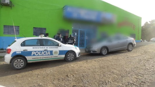Trata de personas en Chubut: allanaron un supermercado por explotar laboralmente a una joven
