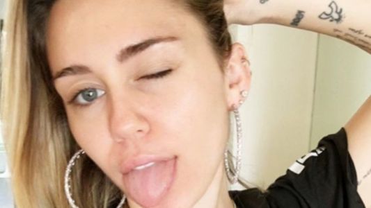 Miley Cyrus volvió a fumar marihuana por culpa de su madre