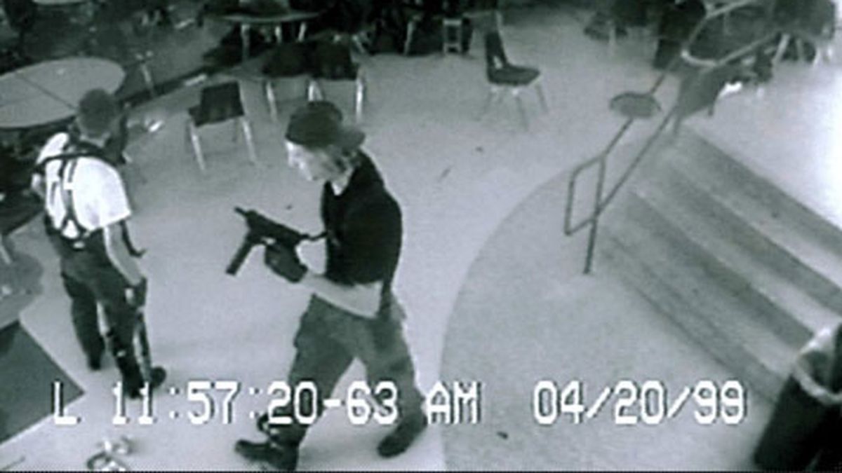 Imagen del ataque perpetrado en Estados Unidos en 1999. (Foto: redes sociales).