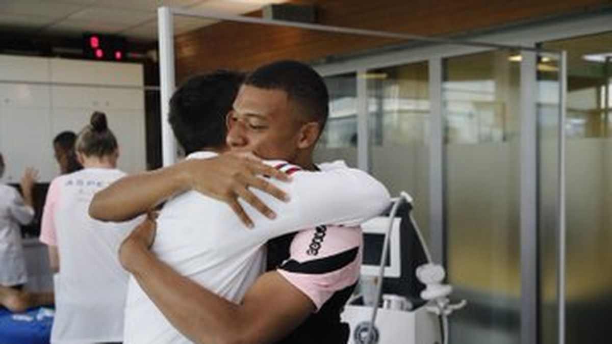 Mbappé publicó en sus redes sociales las fotos del encuentro con Messi