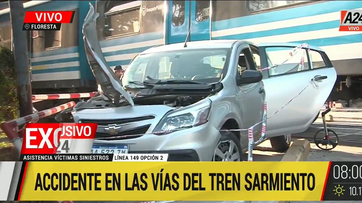 La parte derecha del rodado quedó completamente destrozada. Foto: captura de Tv.&nbsp;