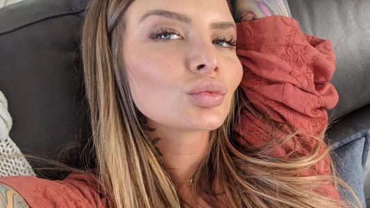 Es actriz porno, tiene dos vaginas, es furor en OnlyFans y reveló una emotiva noticia: la historia de Evelyn Miller