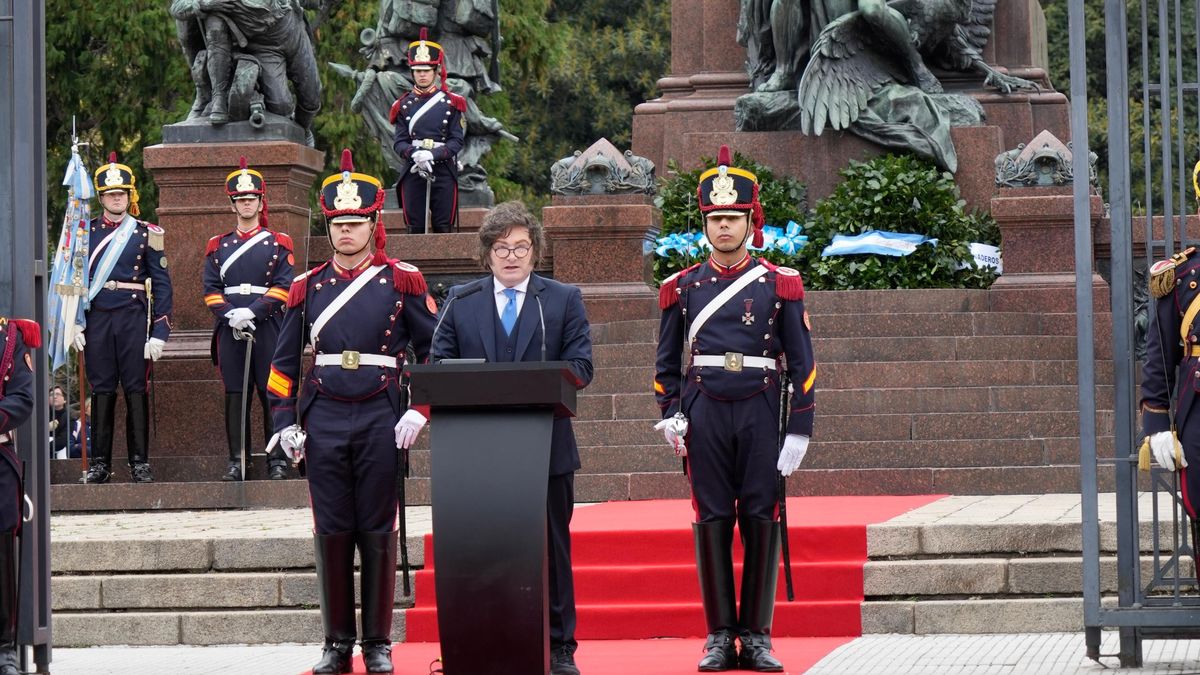 El presidente encabezó el acto por el 176° aniversario del paso a la inmortalidad de José de San Martín en Retiro. (Foto: Presidencia)