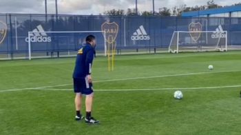 El mago de siempre: Riquelme mostró que sigue intacto y brindó una clase de tiros libres