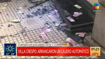 Descontrol: arrancaron un cajero automático en Villa Crespo y se robaron cientos de billetes