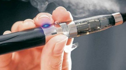 Cigarrillo electrónico: Alertan sobre el consumo excesivo tras el primer caso de lesión pulmonar