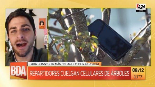 Repartidores de Amazon colgaron celulares en los árboles