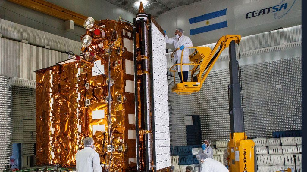 Desde lectura de humedad de suelos hasta detección de plagas: cuáles son los usos agropecuarios de los satélites SAOCOM