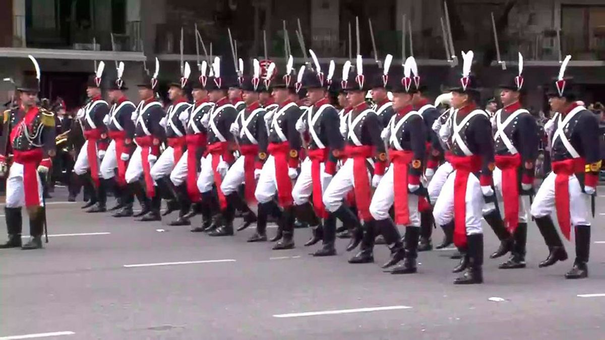 Macri encabezó el desfile militar para celebrar el Día de la Independencia