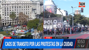 La protesta del Polo Obrero en reclamo de mejores salarios provocó un caos de tránsito en el centro porteño.