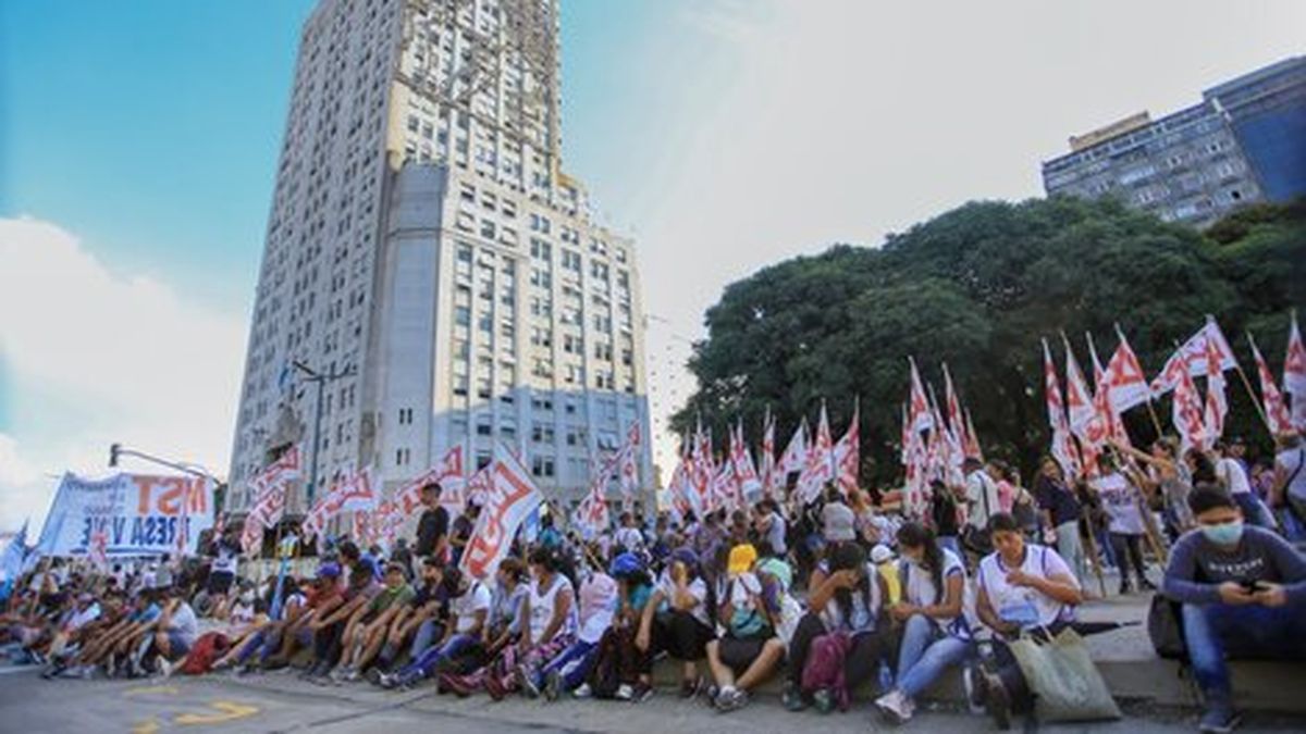 Piqueteros levantaron el acampe y permanecen en alerta tras conseguir una promesa de Victoria Tolosa Paz (Foto: archivo).