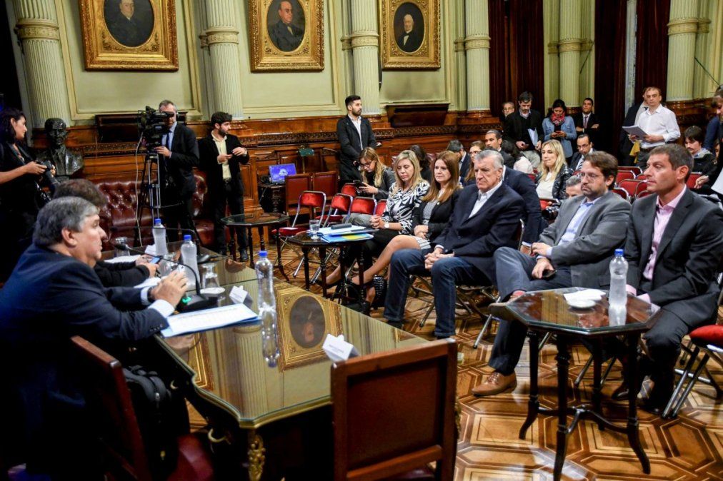 La oposición pide que la mantengan informada sobre las negociaciones con el FMI y quiere citar otra vez a Caputo