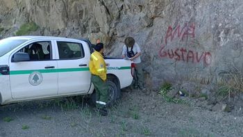 Fue grabado mientras pintaba grafittis en el Parque Nacional Nahuel Huapi: la sanción que recibió