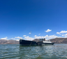 El barco que cruzó los Andes en lomos de mula para llegar al lago más alto del planeta Tierra