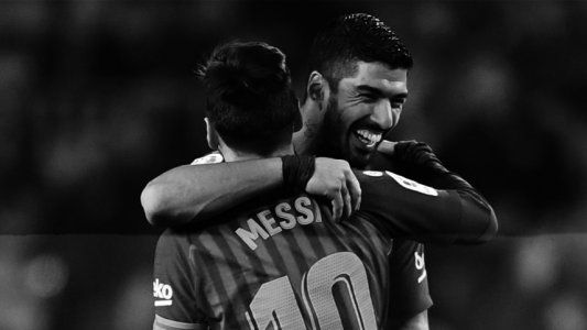 Qué pasará con Luis Suárez en el Barcelona tras la continuidad confirmada de Messi, su amigo y compadre