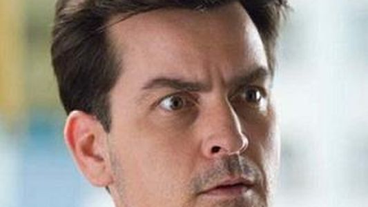 Quieren a Charlie Sheen como cineasta porno