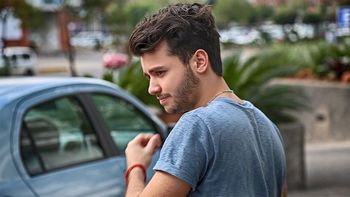 El cantante de Márama protagonizó un desopilante blooper sobre el escenario