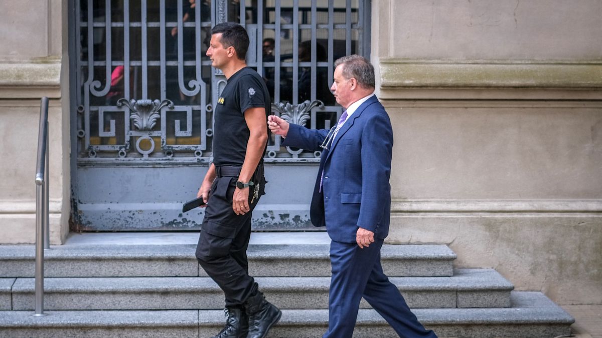 Juan Jos&eacute; Fenoglio (D), perito de parte de la defensa, a cargo de Hugo Tomei (Foto:Telam) &nbsp;