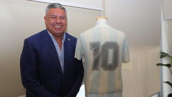 La camiseta que usó Maradona en la final de México 1986 volvió a Argentina