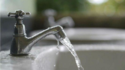 El Gobierno permitirá renunciar al subsidio al agua para poder comprar dólar ahorro