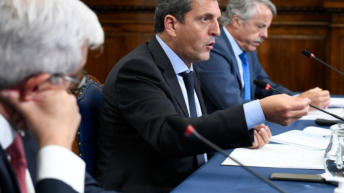 El Gobierno apuesta a la Ley para la Agroindustria. El ministro Julián Domínguez, Sergio Massa y Alfredo Paseyro, titular de ASA.