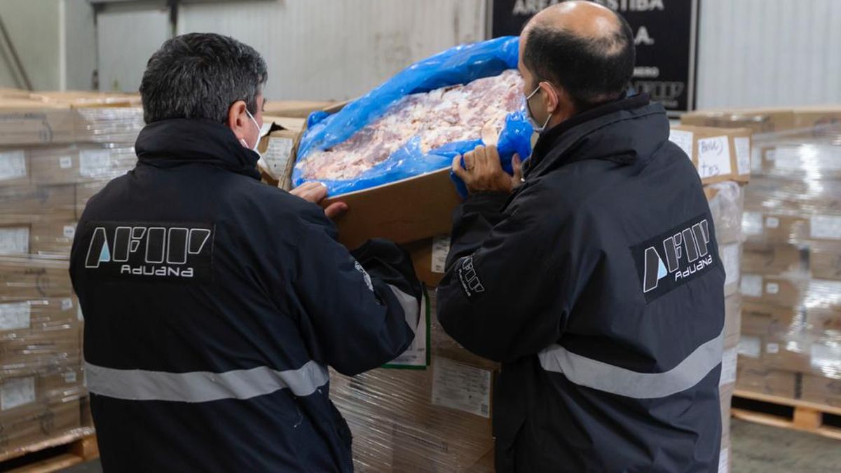 Agentes de la Aduana frenaron el envío de cargamentos de carne rumbo a China.
